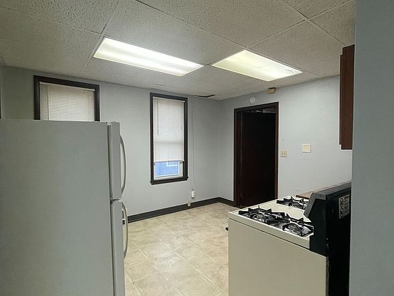 3rd image of 3195 S Park Ave