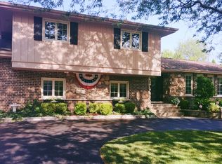 10S225 Argonne Ridge Rd, Willowbrook, IL 60527