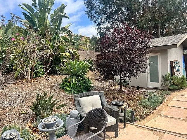 2 bed, 2.0 bath, 1100 sqft, $3,475 — Photo 2