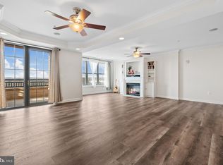 485 Harbor Side St APT 911, Woodbridge, VA 22191