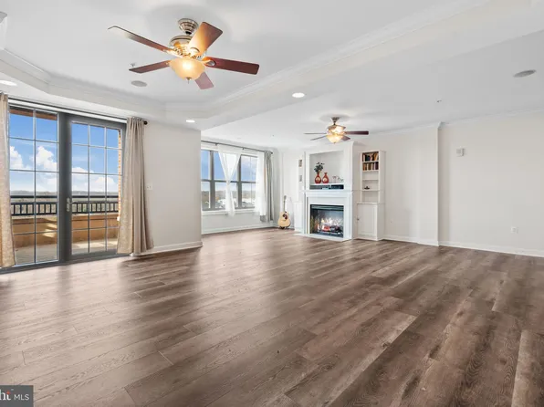 485 Harbor Side St APT 911, Woodbridge, VA 22191