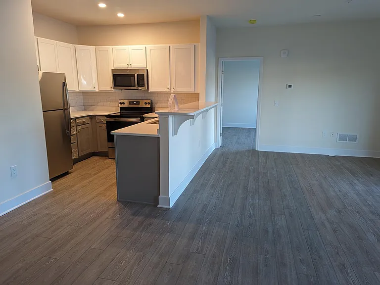 College Park Apartments — Photo 13