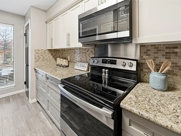 3226 Poe Dr — Photo 7