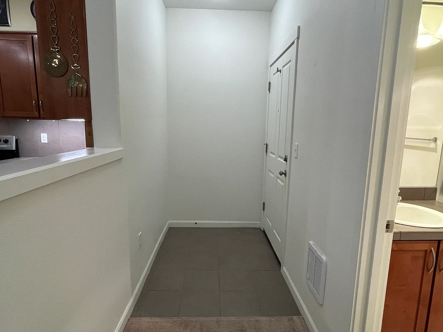 2 bed, 1124 sqft, $2,100 — Photo 2
