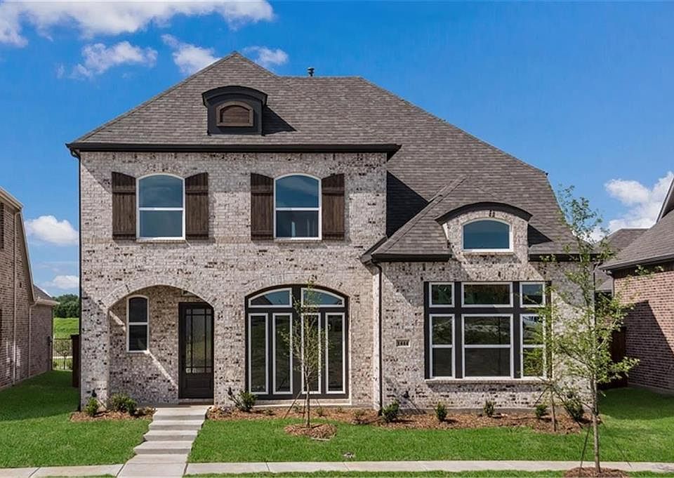 2nd image of 1501 Amesbury Way