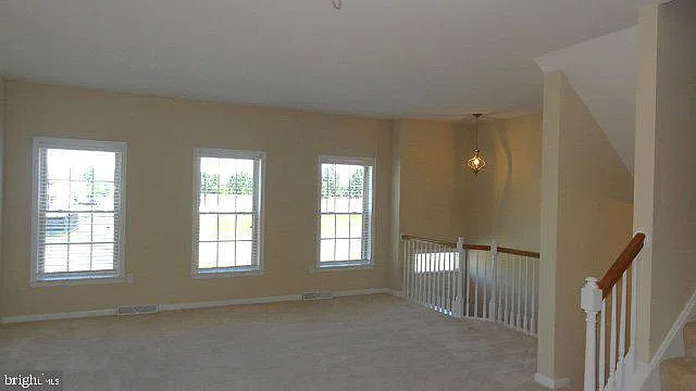 3 bed, 2002 sqft, $2,000 — Photo 2