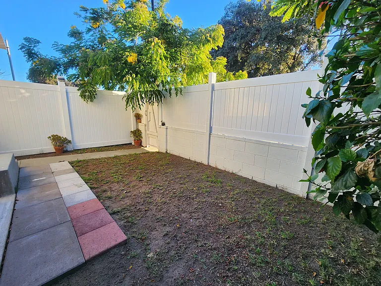W Woodcrest Ave — Photo 12