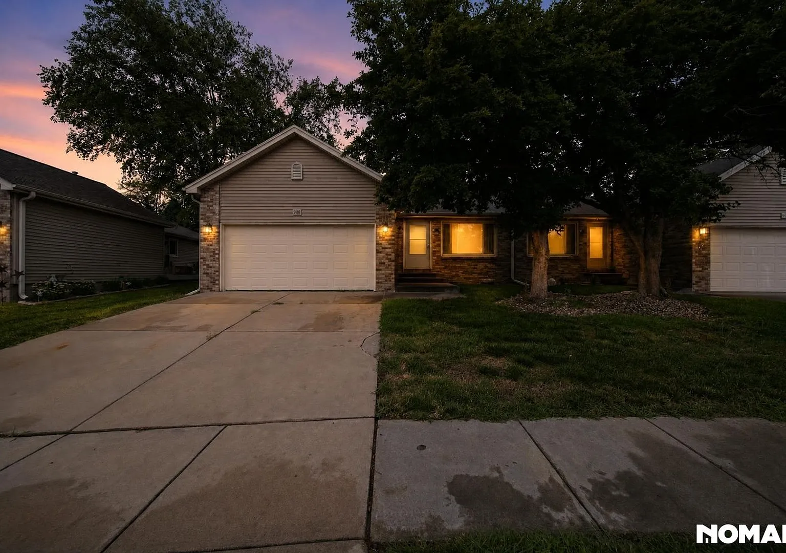 Charming 3BR Townhome in Lincoln — Photo 2