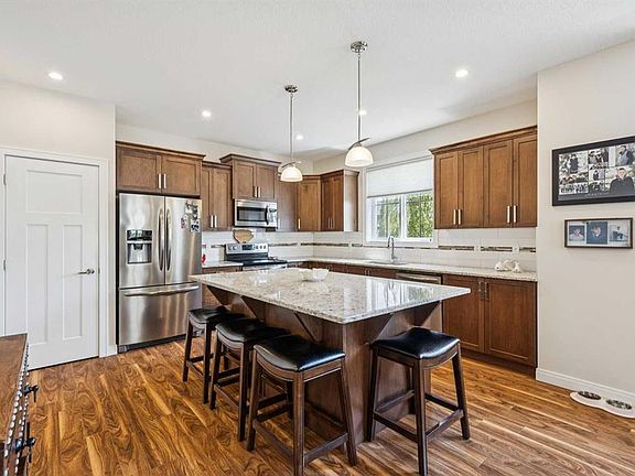 2nd image of 102 SE Cooperswood Pl SW
