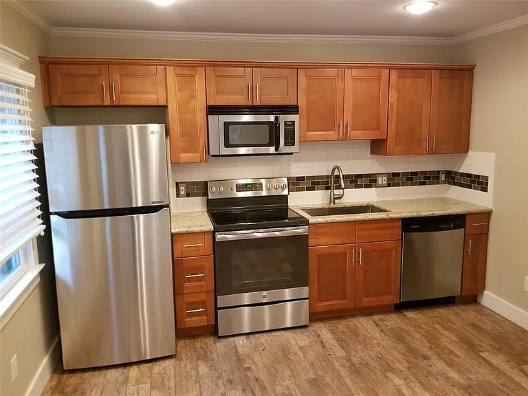 1230 Cortlandt St #7 — Photo 15