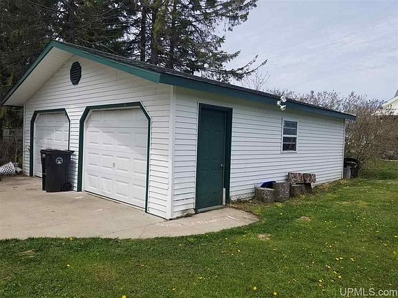 3rd image of 544 Garden Ave