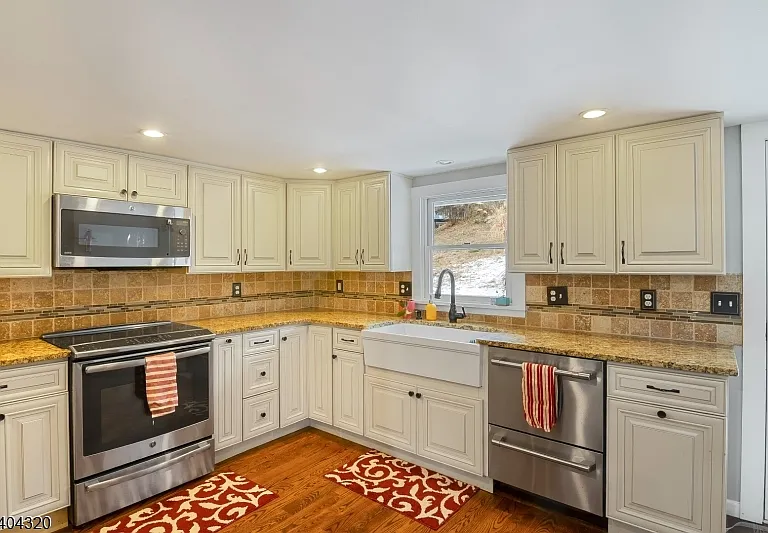 77 W Shore Trl — Photo 10