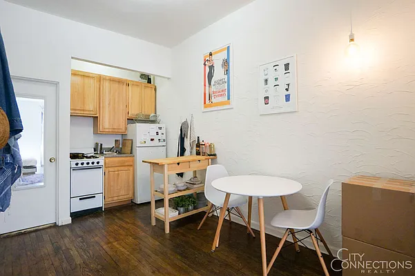 Rented by City Connections Realty | media 8