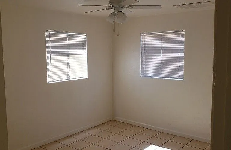 114 W Riley Dr — Photo 5
