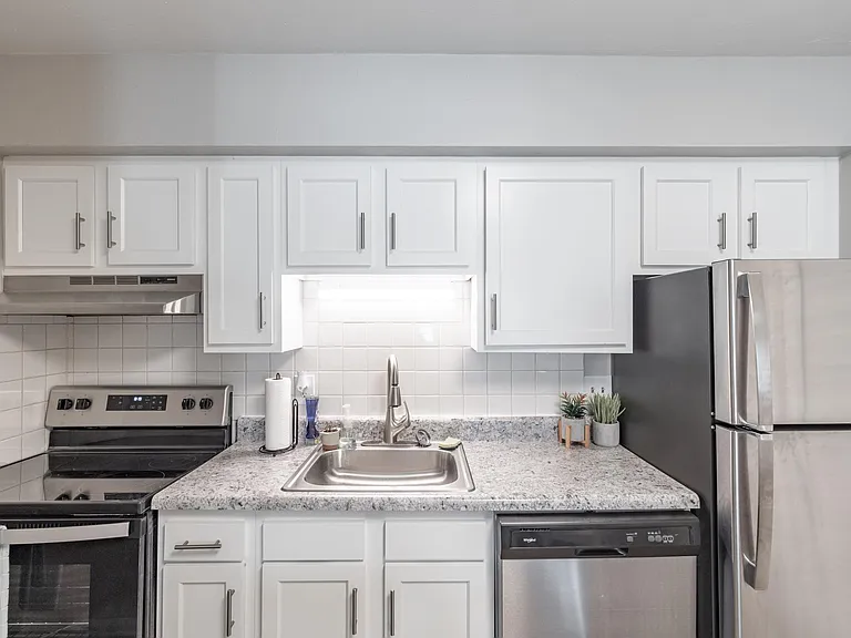 2 bedroom renovated kitchen!