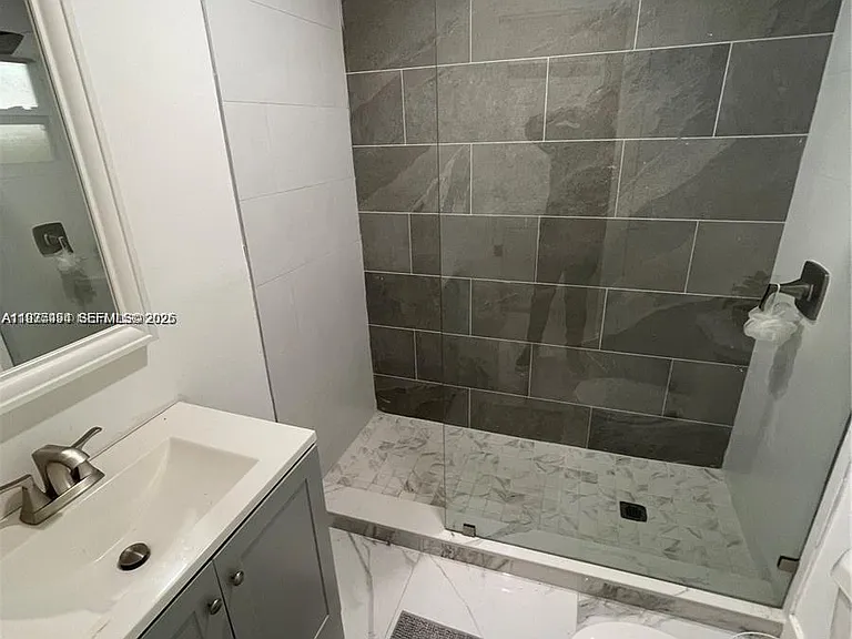 4910 SW 28th Ter #3 — Photo 6