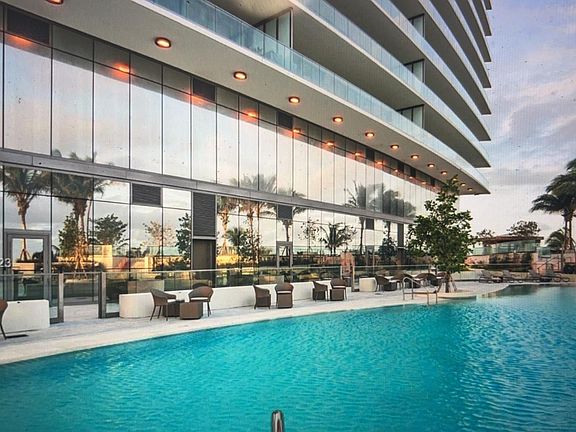 4th image of 18975 Collins Ave #3908