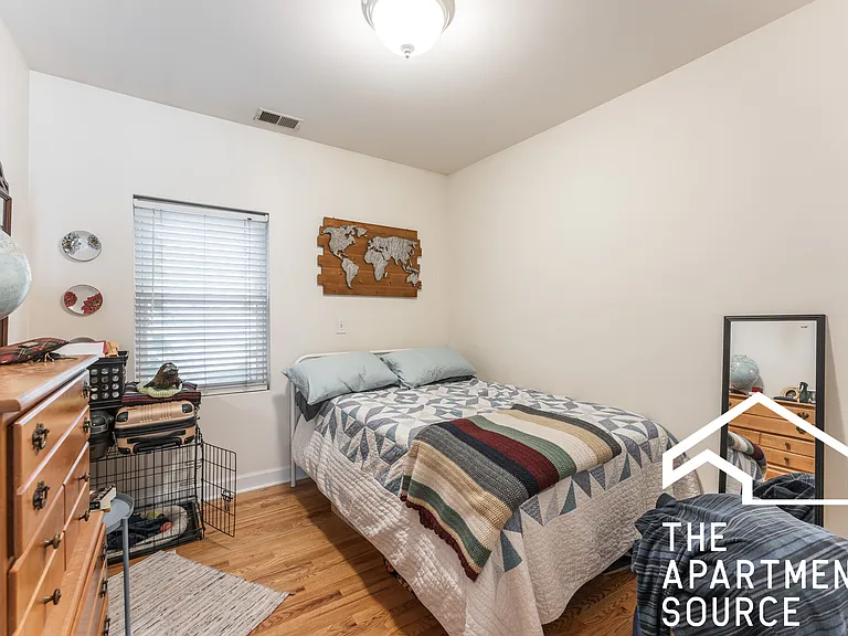 906 N Wood St #1S — Photo 3