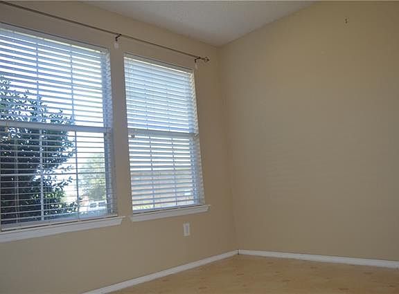 4th image of 1025 Live Oak Dr