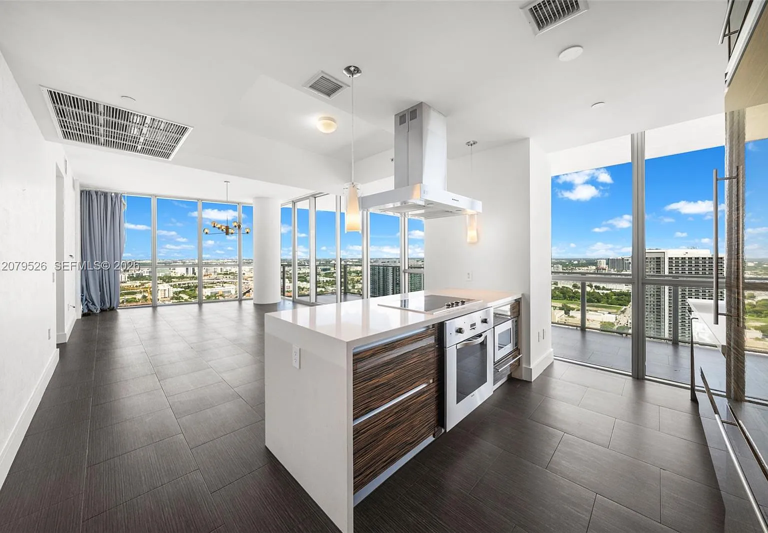 2 bed, 2.5 bath, 1647 sqft, $7,400 — Photo 1