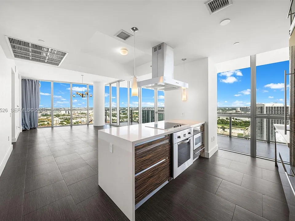 1100 Biscayne Blvd #3805