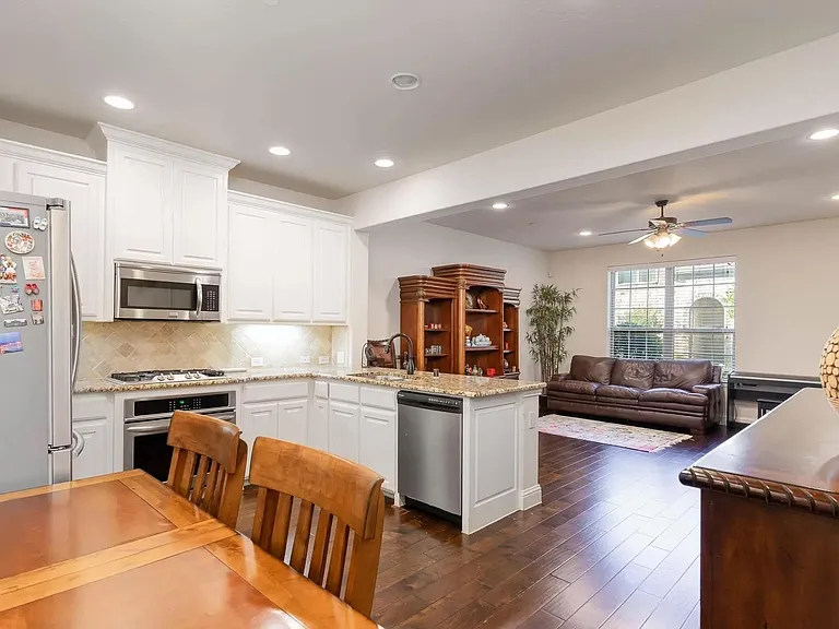 4654C Rhett Ln — Photo 8