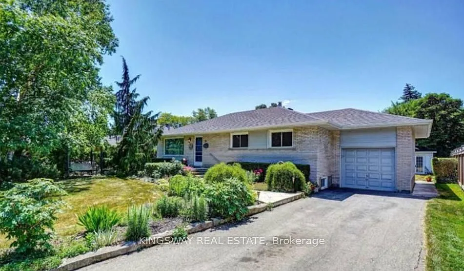 16 Plainsman Rd