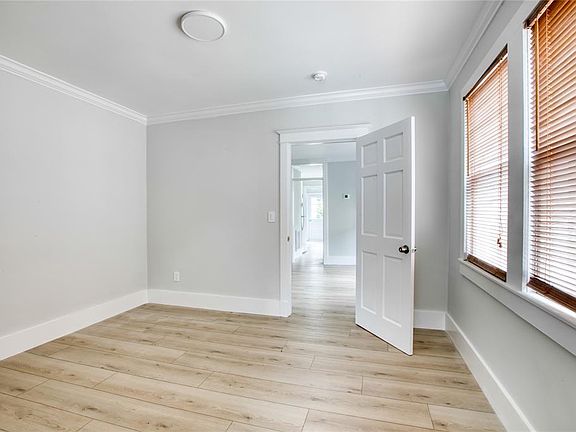 5th image of 26 N Eckar St APT 1