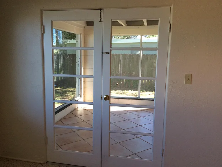 Jeanne Dr — Photo 10