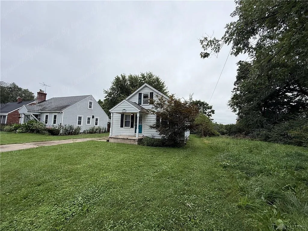3 bed, 2.0 bath, 985 sqft, $1,575 — Photo 3