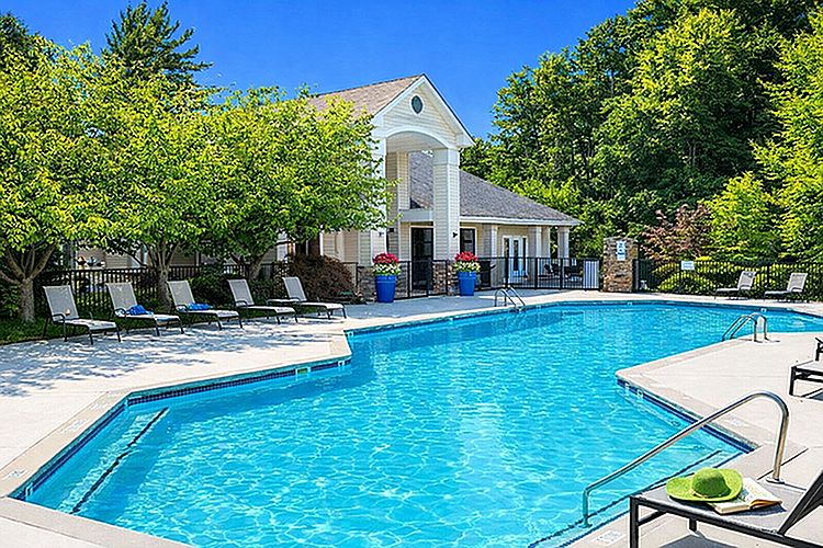 1st image of 14868 Lakeshore Dr #17-204