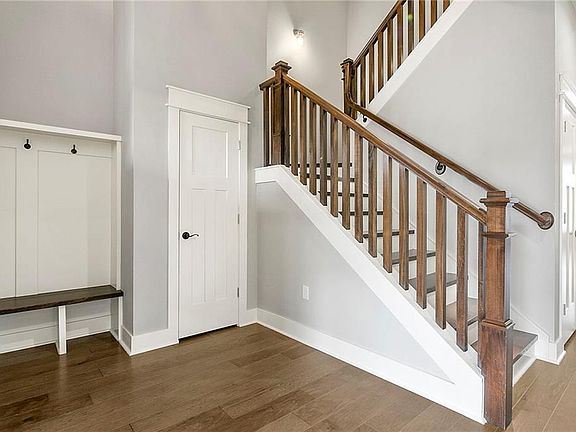 5th image of 542 E Gunter St