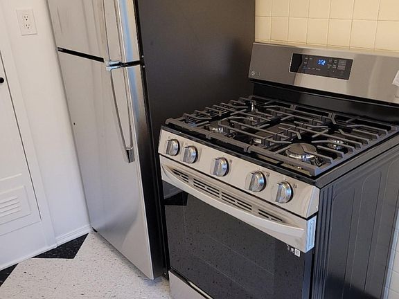 5th image of 648 S Burnside Ave #Penthouse