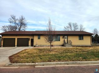 420 E Drake Ave, Salem, SD 57058
