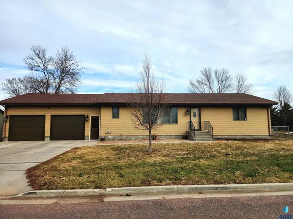 420 E Drake Ave, Salem, SD 57058