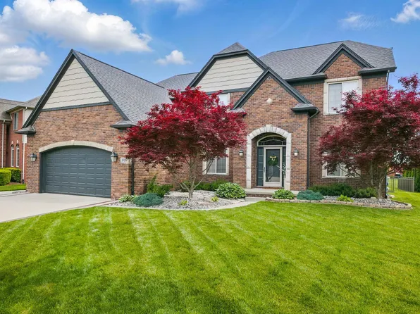 55150 Breton Woods Dr, Macomb, MI 48042