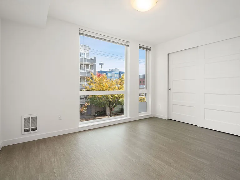 Queen Anne Flats — Photo 75