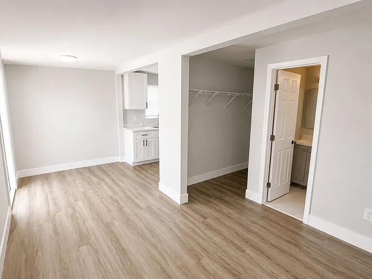 2336 Roosevelt St #B — Photo 2
