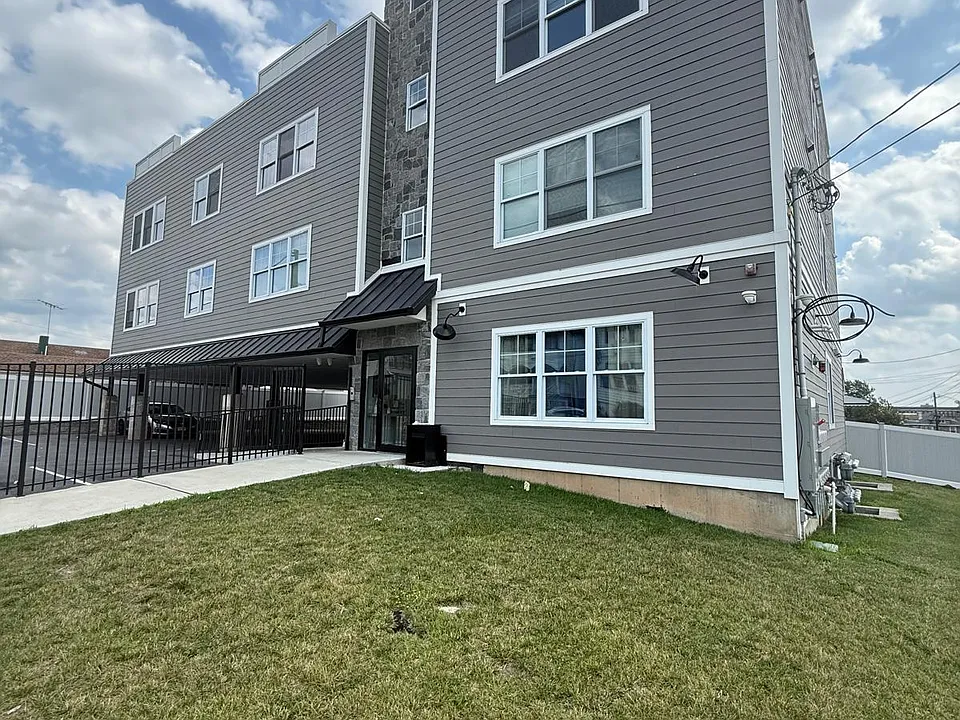 90 8th Ave #101