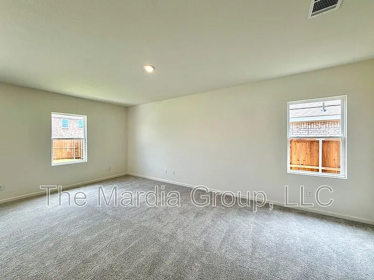 1213 Herring Dr — Photo 4