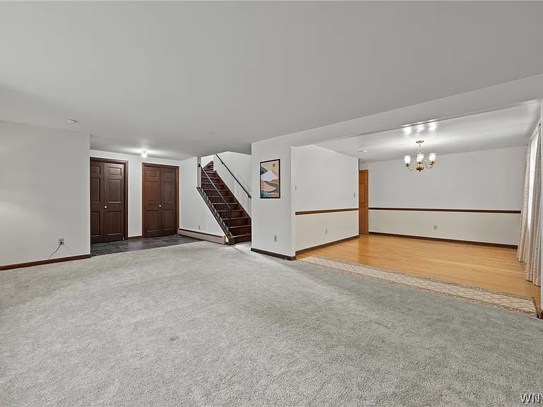80 Capen Blvd — Photo 8