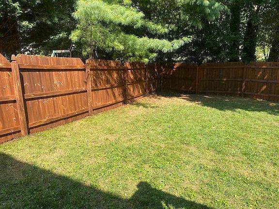 5th image of 1306 Montford Ln