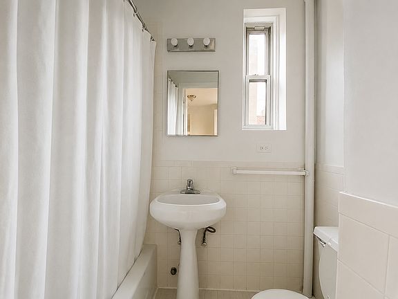 3rd image of 194 Bleecker St APT 4D