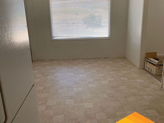 3rd image of 1284 Ross Ln N