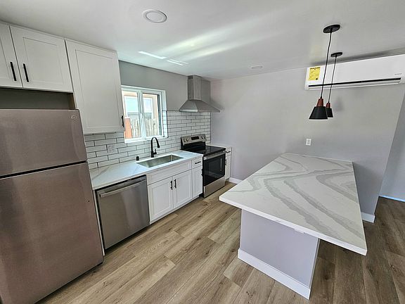 Beautiful large 39 inch island for entertaining and dining.