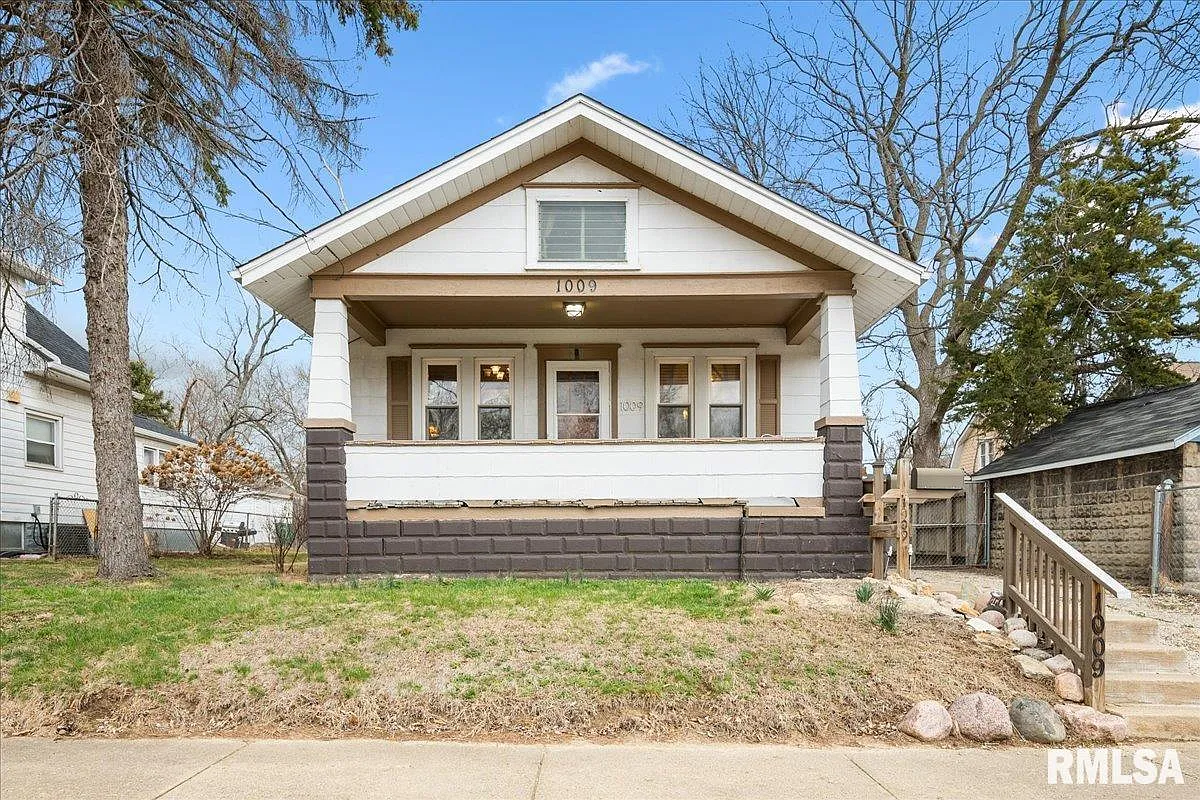 1009 E Kansas St photo 1