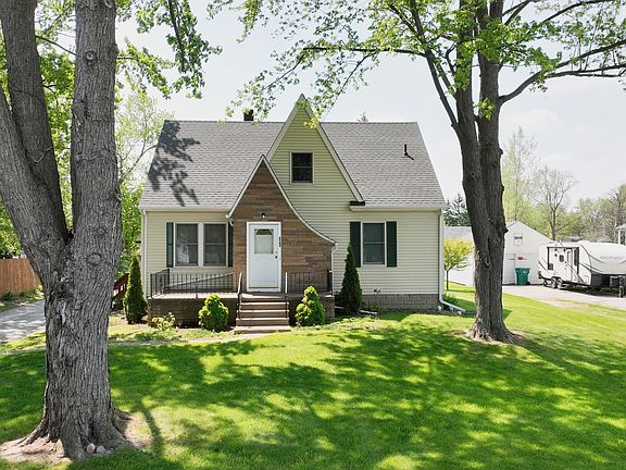 4th image of 2562 Midland Rd