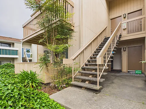 300 Glenwood Cir Photo 1