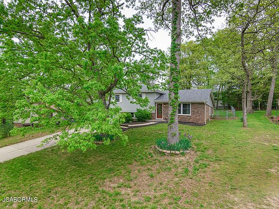 3rd image of 315 Elm Tree Dr