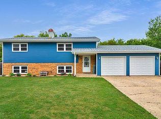 730 S McHenry Ave, Crystal Lake, IL 60014
